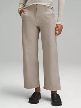 Lululemon Utilitech Relaxed Mid-Rise Trouser 7/8 Length